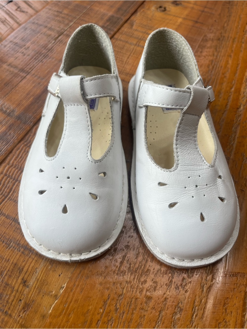L'Amour White Girls' T-Strap Dress Shoe with Buckle Size 10